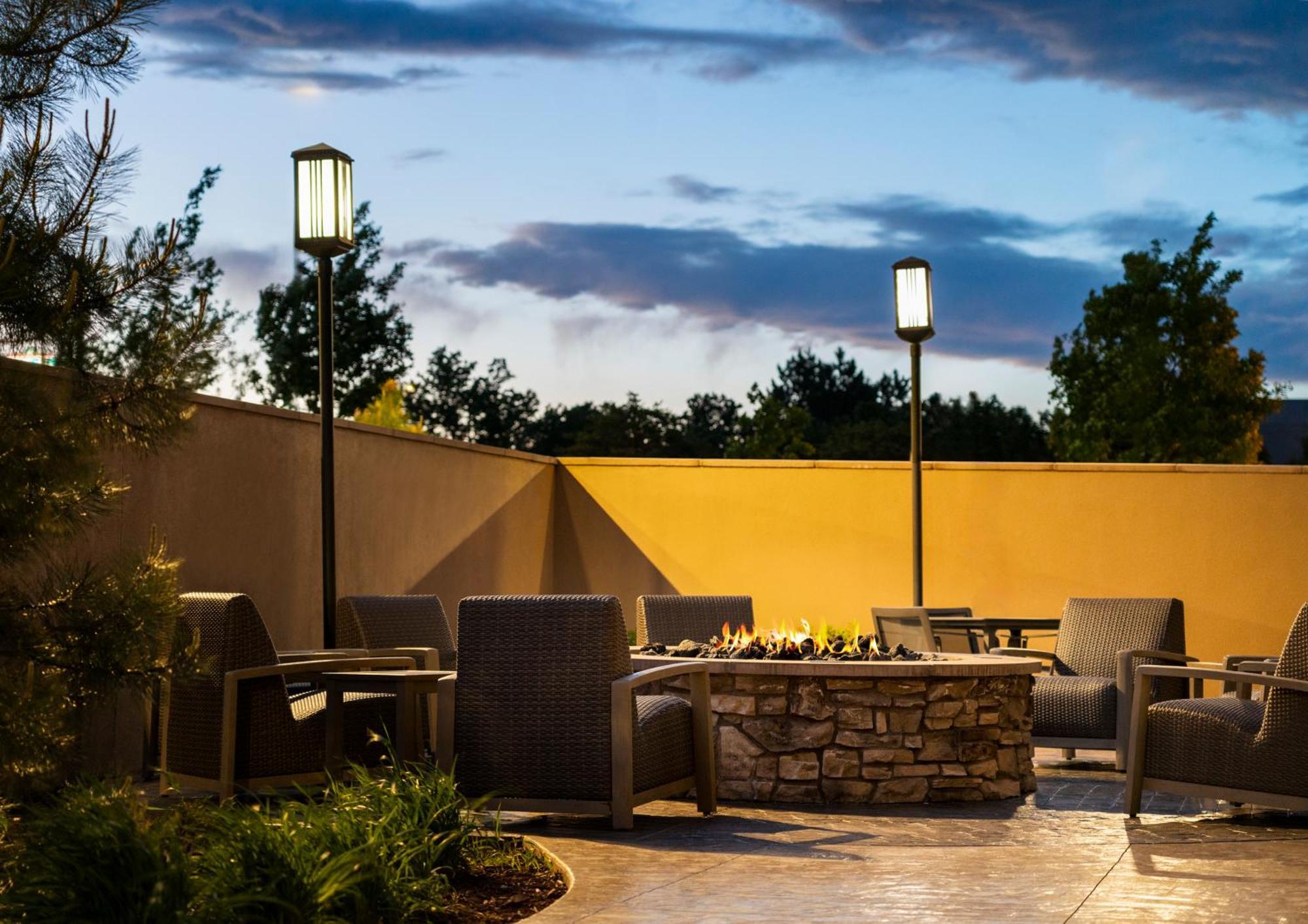 Courtyard By Marriott Denver North/Westminster Eastlake Exterior photo